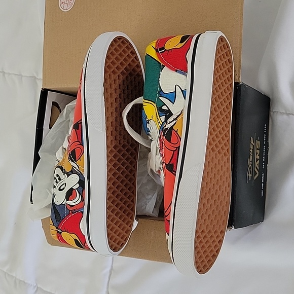 Vintage Van's Mickey and Friends - Picture 3 of 5